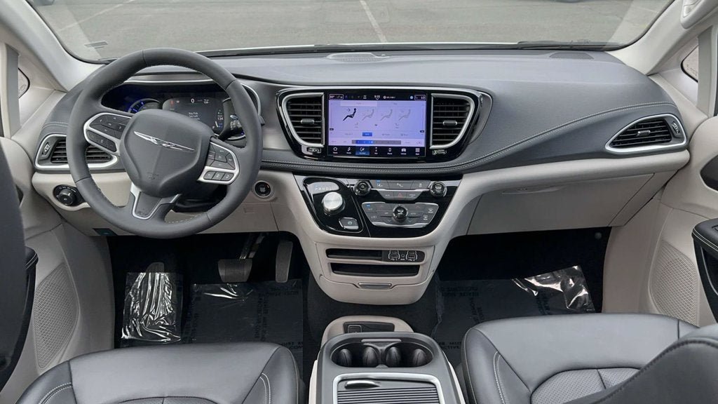 Used 2024 Chrysler Pacifica Limited FWD image 12