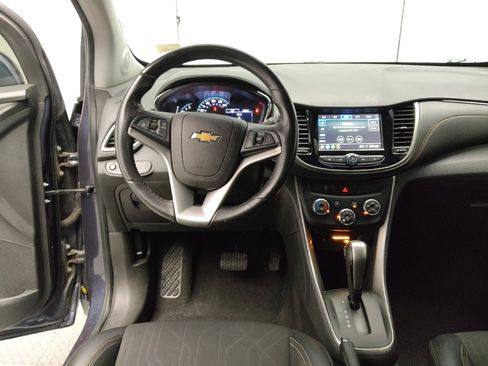 Used 2019 Chevrolet Trax LT w/ LT Convenience Package image 22