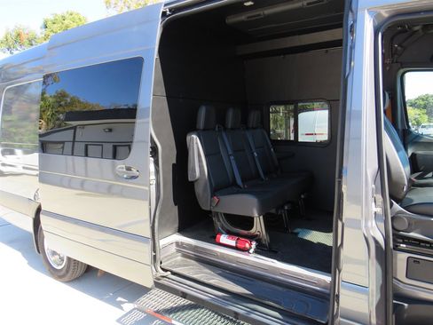 Used 2022 Mercedes-Benz Sprinter 4500 image 3