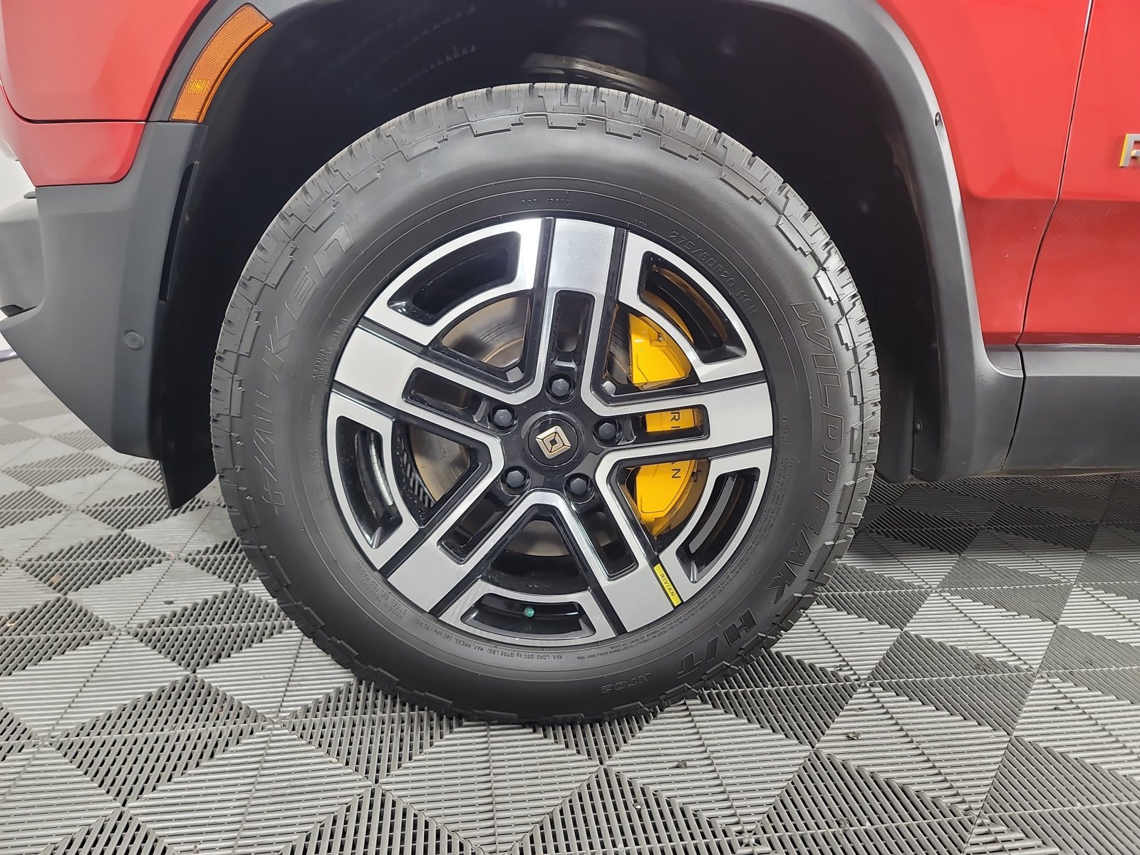 Used 2023 Rivian R1S Launch Edition Quad AWD/4WD image 9