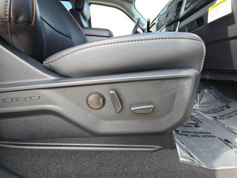 Used 2025 Ford F250 Lariat w/ Chrome Package image 20