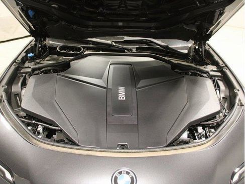Used 2025 BMW i7 eDrive50 w/ Premium Package image 24
