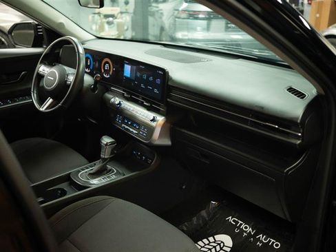 Used 2025 Hyundai Kona SEL FWD image 14