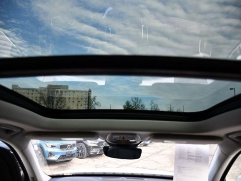 Certified 2025 Volvo XC90 B6 Plus image 22