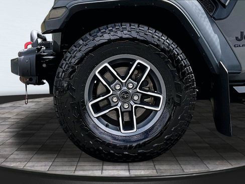 Used 2021 Jeep Gladiator Sport AWD/4WD image 9