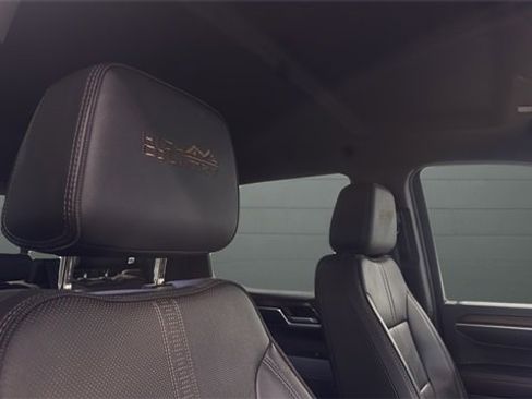 Used 2022 Chevrolet Silverado 1500 High Country image 32