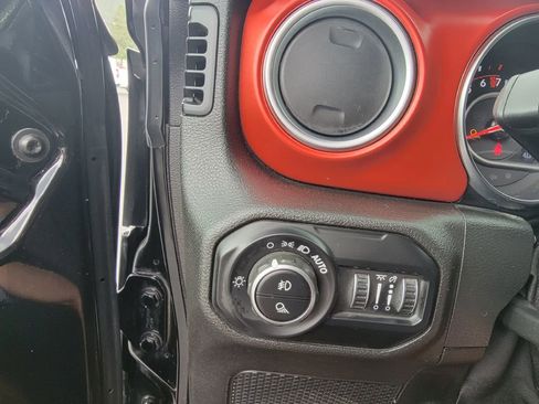 Used 2021 Jeep Gladiator Rubicon w/ Cold Weather Group image 18