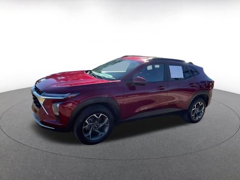 Used 2025 Chevrolet Trax LT image 8