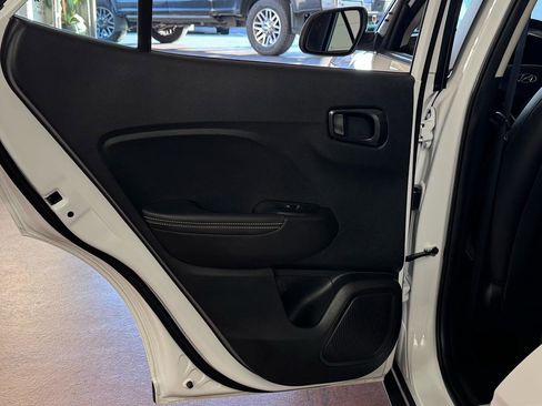 Used 2022 Hyundai Venue Limited image 27