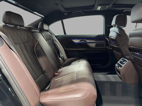 Used 2022 BMW 750i xDrive w/ M Sport Package image 25