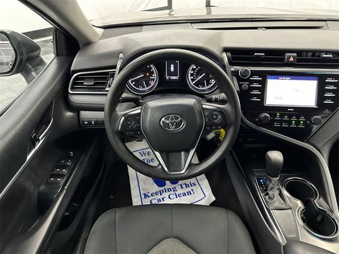 Used 2020 Toyota Camry LE image 22