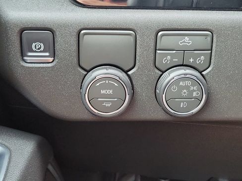 Used 2026 Chevrolet Silverado 1500 RST w/ RST Select Package RWD image 15