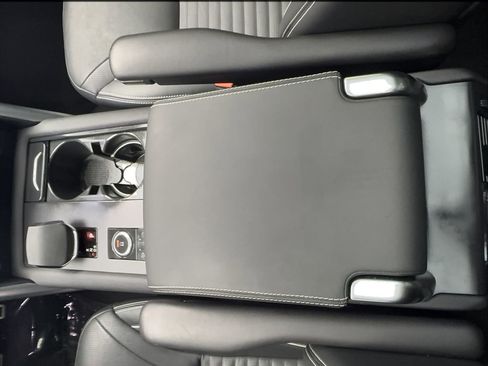 Used 2023 Land Rover Discovery HSE R-Dynamic image 39