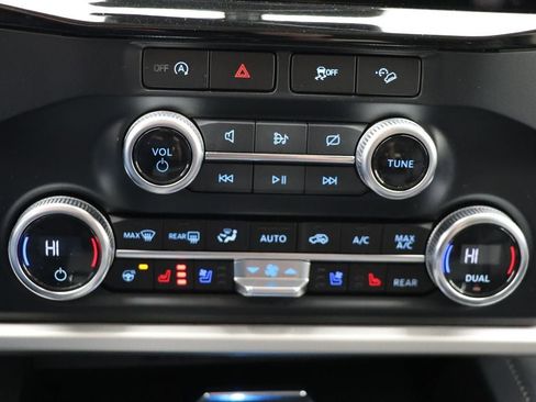 Used 2024 Ford Expedition XLT image 23