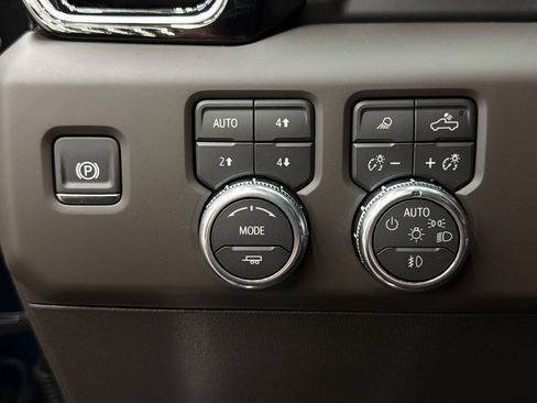Used 2026 GMC Sierra 2500 Denali w/ Denali Reserve Package AWD/4WD image 31