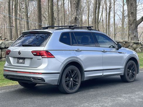 Used 2022 Volkswagen Tiguan SE R-Line image 3