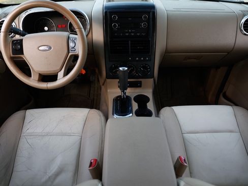 Used 2010 Ford Explorer XLT image 2