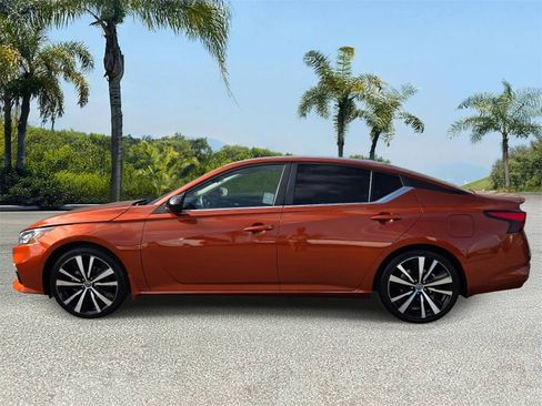 Used 2022 Nissan Altima 2.5 SR FWD image 2