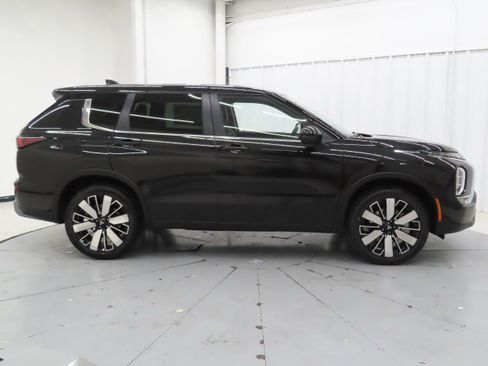 New 2026 Mitsubishi Outlander SE FWD image 2