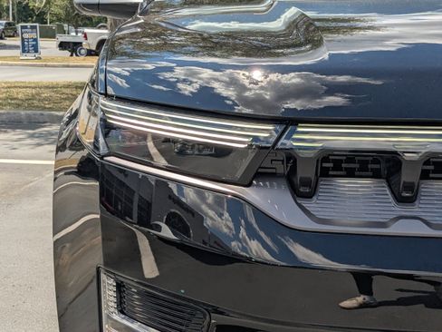 New 2026 Jeep Grand Wagoneer L Limited AWD/4WD image 9