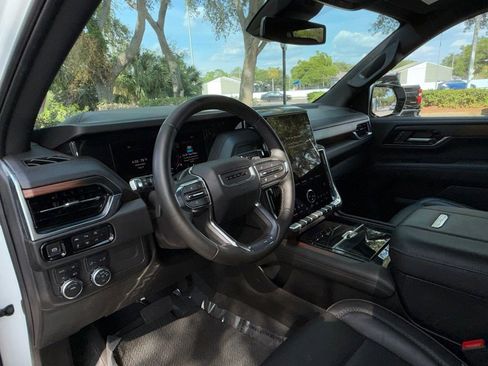 Used 2025 GMC Yukon XL Denali AWD/4WD image 16