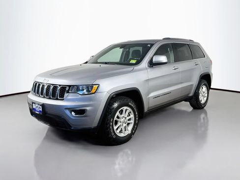 Used 2019 Jeep Grand Cherokee Laredo AWD/4WD image 3