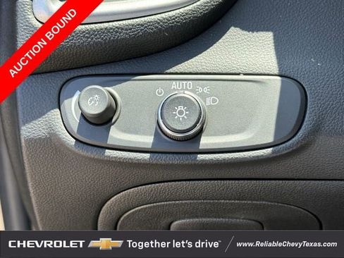 Used 2022 Chevrolet Trax LT w/ LT Convenience Package FWD image 24
