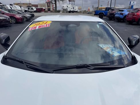 Used 2024 Chevrolet Corvette Stingray 2dr Coupe w/1LT image 11