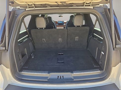 Used 2024 Lincoln Navigator L Reserve image 13