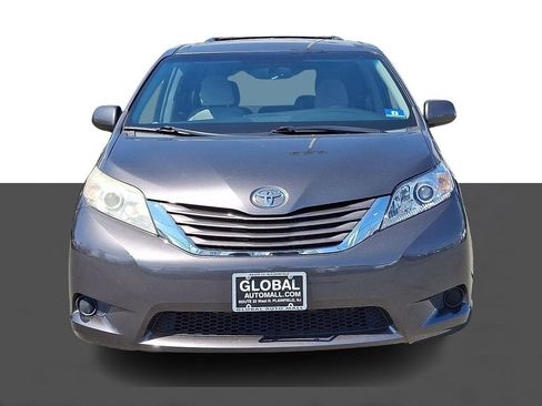 Used 2015 Toyota Sienna LE image 2