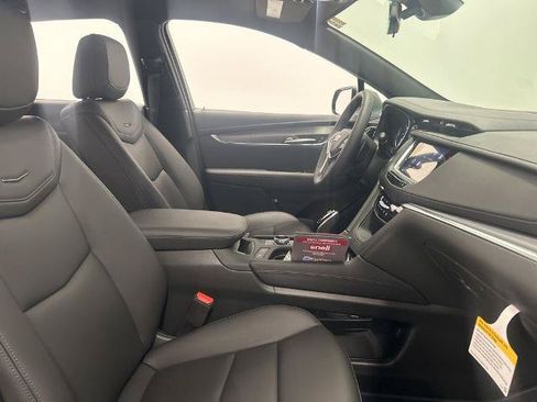 New 2026 Cadillac XT5 Luxury w/ LPO, Red Accent Package AWD/4WD image 14