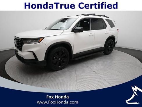 Certified 2025 Honda Pilot Black Edition image 1