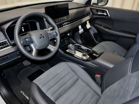 New 2026 Mitsubishi Outlander SE image 17