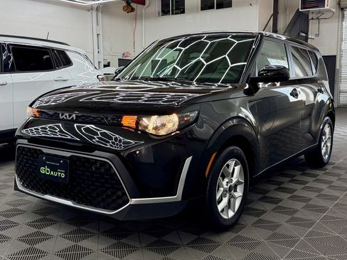 Used 2025 Kia Soul LX w/ LX Technology Package FWD image 1