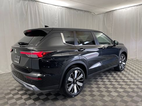 New 2025 Mitsubishi Outlander SE image 3