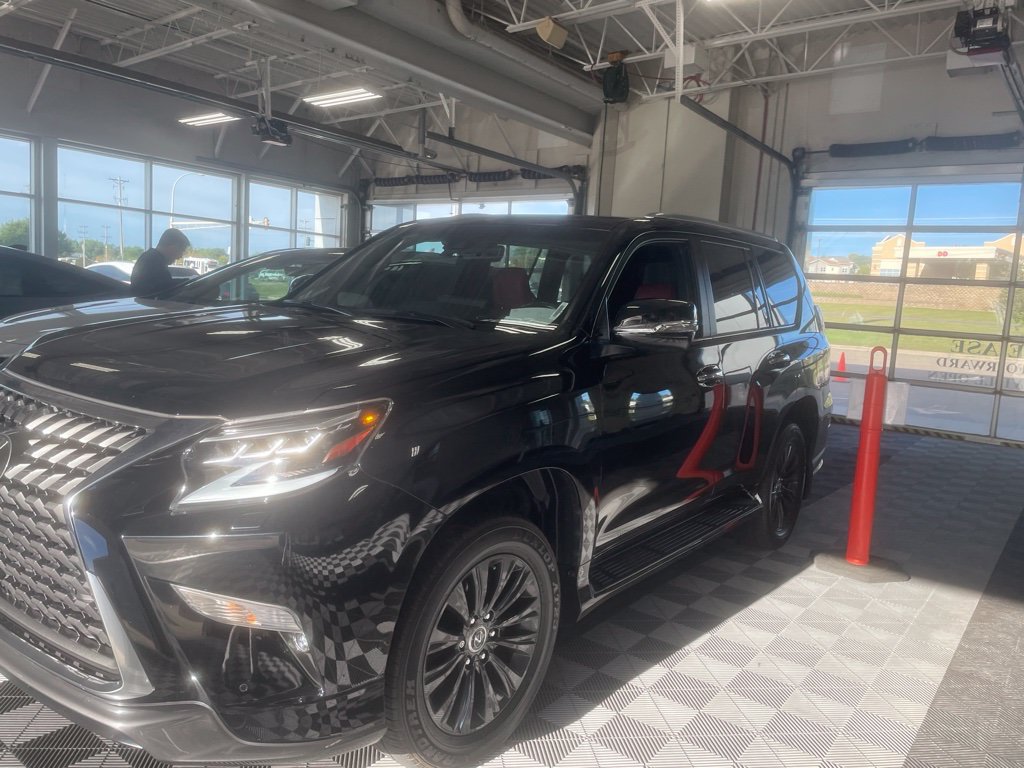 Used 2023 Lexus GX 460 Premium w/ Accessory Package AWD/4WD image 5
