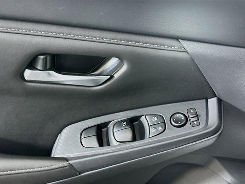 Used 2025 Nissan Sentra SV FWD image 15