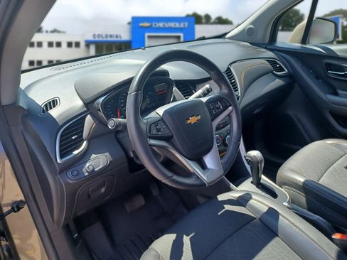 Used 2022 Chevrolet Trax LT w/ LT Convenience Package AWD/4WD image 8