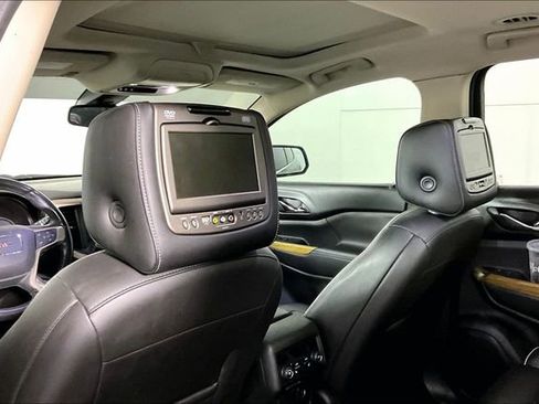 Used 2018 GMC Acadia Denali w/ Technology Package FWD image 2