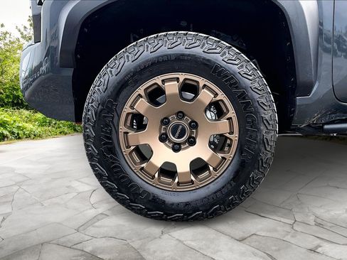 Used 2025 Toyota Tacoma 4x4 Double Cab Hybrid image 9