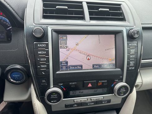 Used 2012 Toyota Camry XLE w/ Leather Pkg FWD image 13