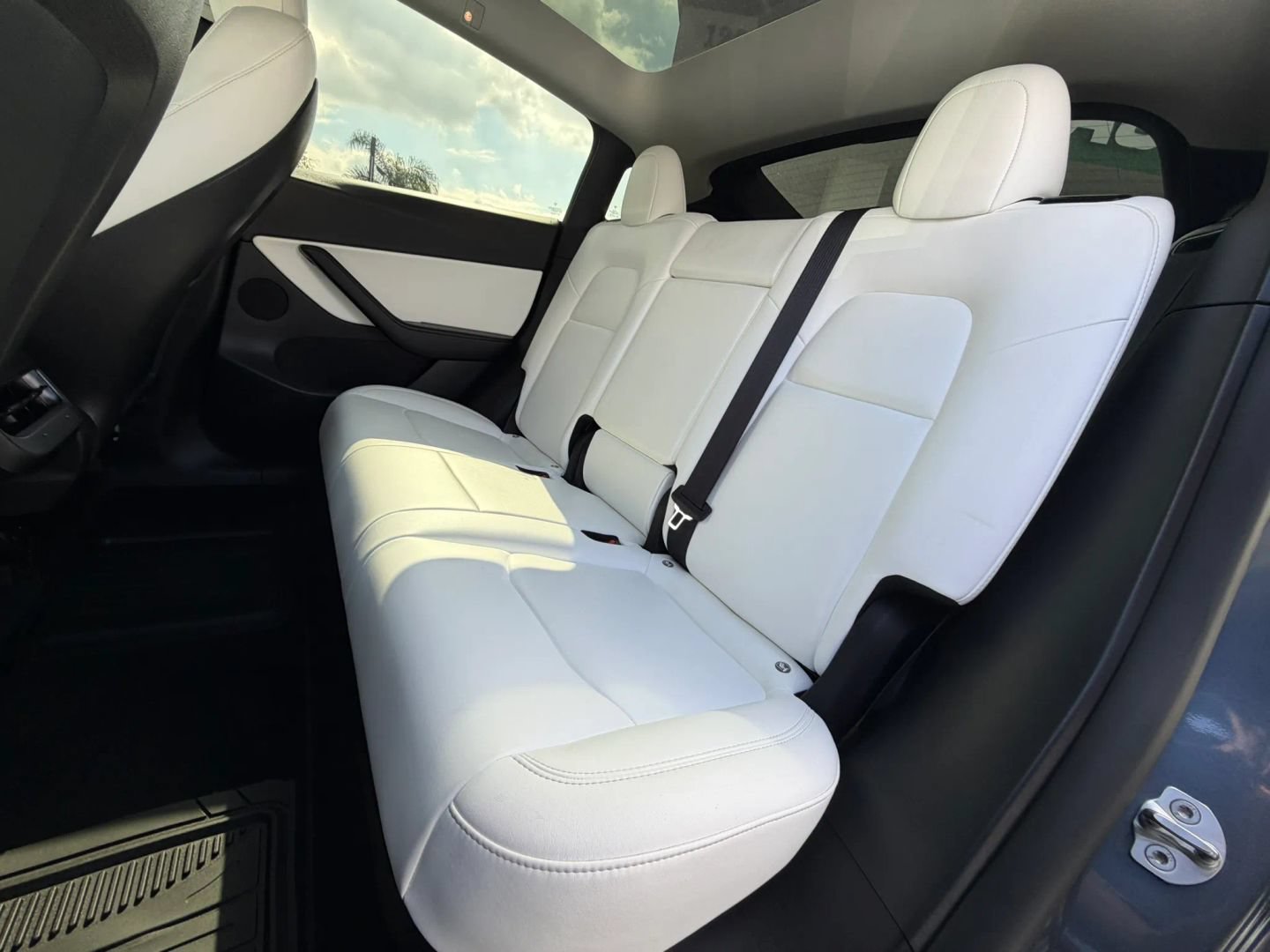 Used 2022 Tesla Model Y Performance AWD/4WD image 28