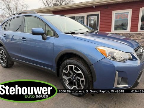 Used 2017 Subaru Crosstrek 2.0i Premium image 1