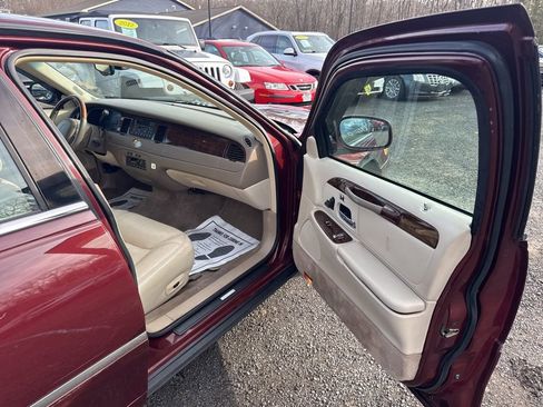 Used 2000 Lincoln Town Car Cartier image 35