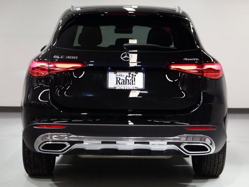 Used 2025 Mercedes-Benz GLC 300 4MATIC image 12