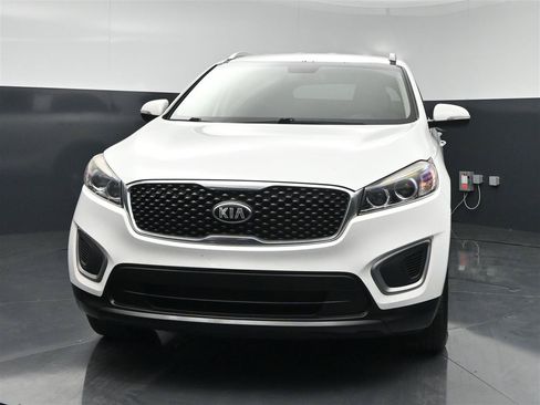 Used 2016 Kia Sorento AWD w/ LX Convenience Package image 2
