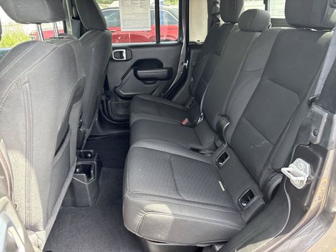 Used 2021 Jeep Gladiator Sport AWD/4WD image 10