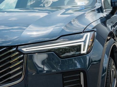 New 2026 Volvo XC90 T8 Core AWD/4WD image 13
