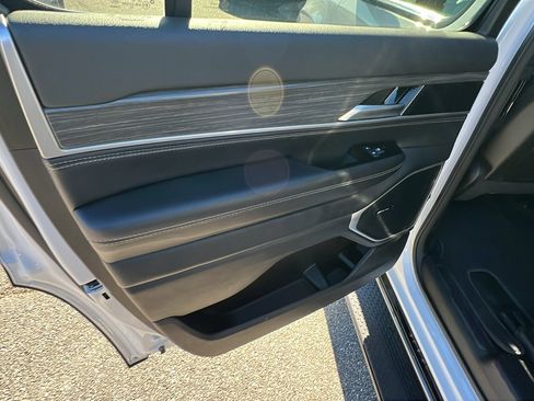 Used 2024 Jeep Wagoneer Series III image 24