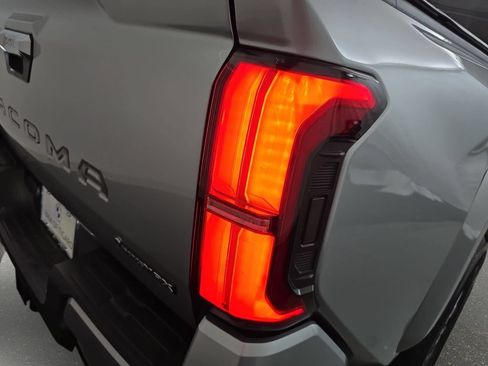 Used 2024 Toyota Tacoma Limited AWD/4WD image 33